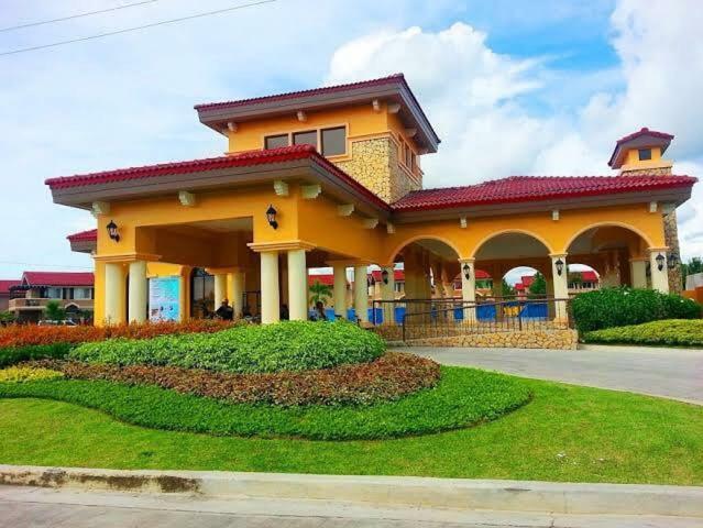 Relaxing Home At Camella Bacolod, Near Airport, Rockwell, Terminals, Famous Resto Buitenkant foto